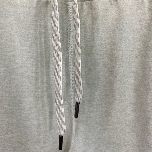 Vuori Grey Wide Leg Cropped Athletic Pants Medium - Picture 3 of 7